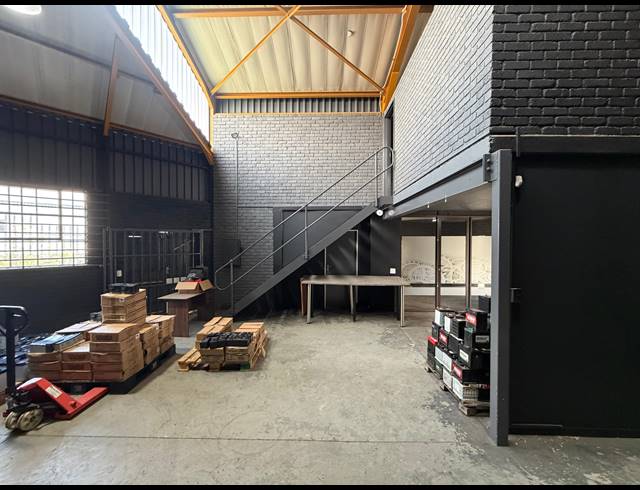 140M² WAREHOUSE TO LET IN HALFWAY HOUSE